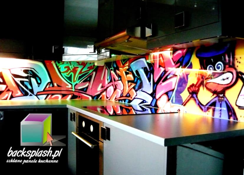 Nowoczesny panel szklany w kuchni — realizacja Backsplash.pl z 2026 roku